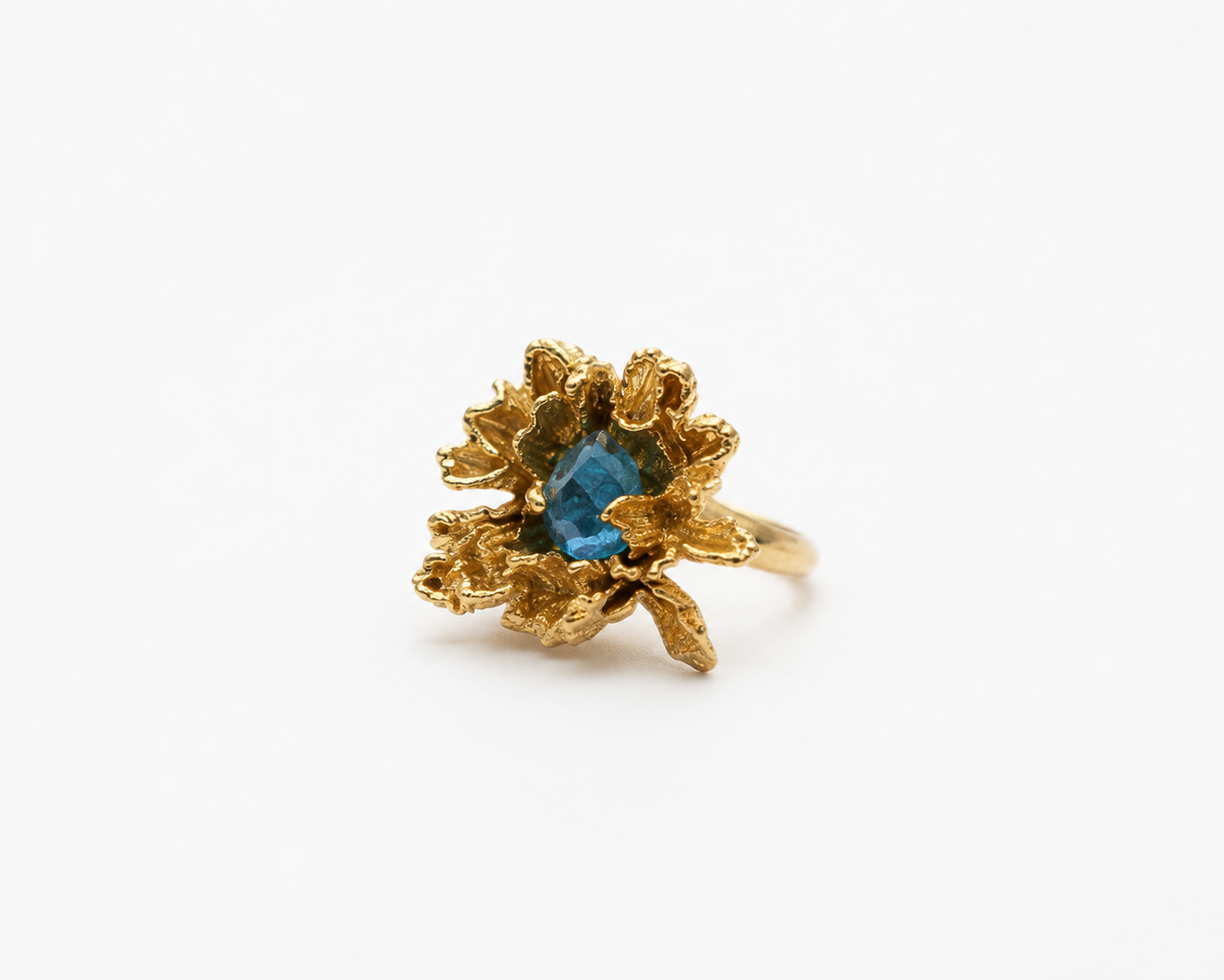 Real Wild Daisy Flower Silver Ring with Bright Blue Murano Glass