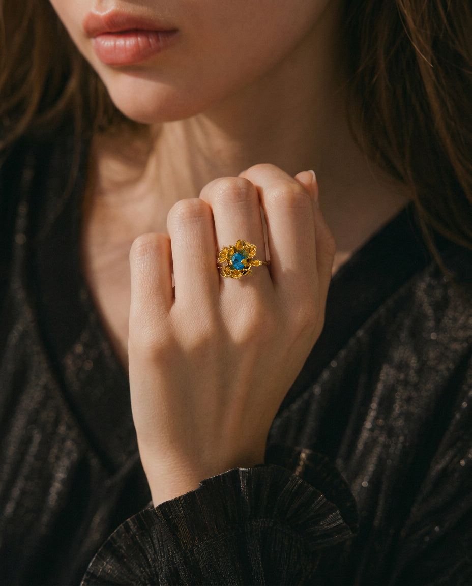 Real Wild Daisy Flower Silver Ring with Bright Blue Murano Glass