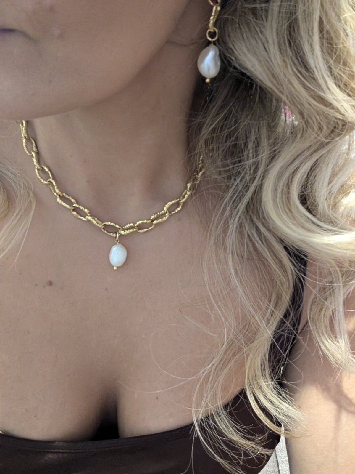 Gold Sandy Textured Chunky Chain Pearl Pendant Necklace-1